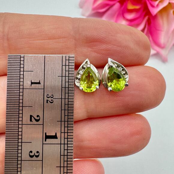 Vintage Green Peridot? CZ Stud Earrings 925 Sterling Silver Teardrop Leaf Tested - Picture 11 of 14